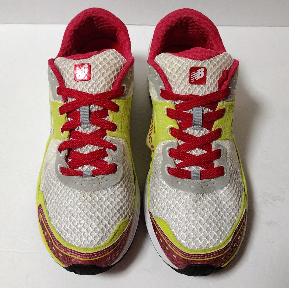 New Balance Women's 1190 Lace-Up Running Low Top Athletic Sneakers Size 9